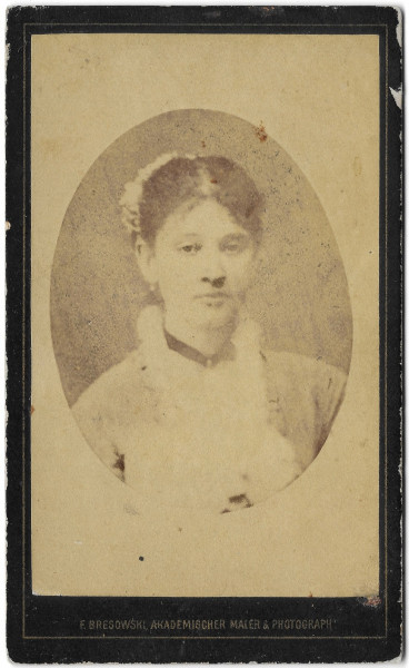 FOTOGRAF F. BRESOWSKI , TANARA CU JABOU ALB , FOTOGRAFIE C.D.V. , SFARSITUL SEC. XIX