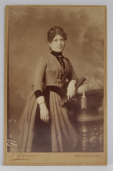 FOTOGRAF F. GRAINER , REICHENHALL , DOAMNA CU EVANTAI , FOTOGRAFIE CABINET , CCA . 1900