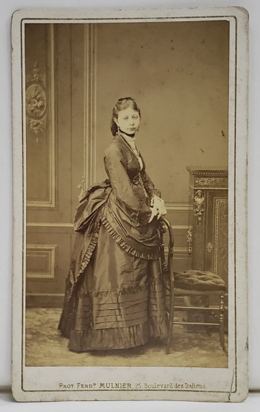 FOTOGRAF FERDINAND MULNIER , PARIS , TANARA CU ROCHIE NEAGRA , FOTOGRAFIE TIP C.D.V. , SFARSITUL SEC. XIX