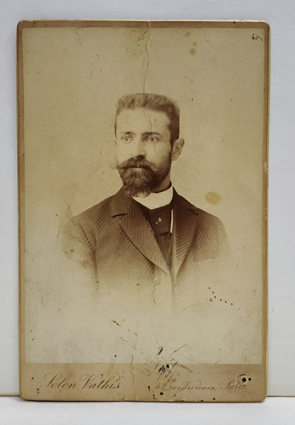 FOTOGRAF FRANCO - ELENIC , VATHIS , PARIS , BARBAT CU BARBA SI CRAVATA , FOTOGRAFIE TIP CABINET , SFARSITUL SEC. XIX