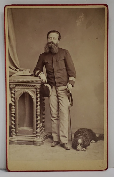 FOTOGRAF FRANZ BAUER , VARNA , DOMN CU CATELUL IN STUDIO , FOTOGRAFIE C.D.V. , SFARSITUL SEC. XIX