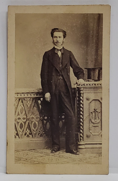 FOTOGRAF FRANZ DUSCHEK , BUCURESTI , TANAR CU MELON , FOTOGRAFIE C.D.V. , SFARSITUL SEC. XIX