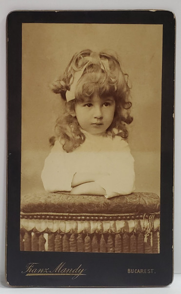 FOTOGRAF FRANZ MANDY , BUCURESTI , FETITA CU PAR ONDULAT , FOTOGRAFIE C.D.V. , CCA. , SFARSITUL SEC. XIX