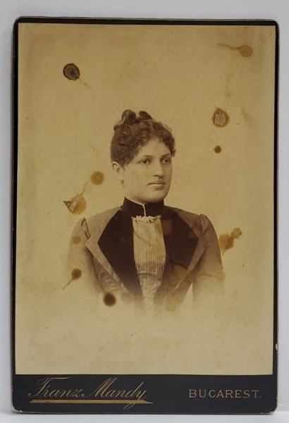 FOTOGRAF FRANZ MANDY , BUCURESTI , TANARA IN STUDIO , FOTOGRAFIE CABINET , SFARSITUL SEC. XIX