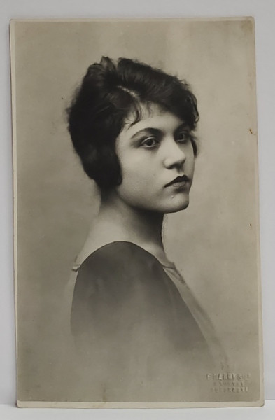 FOTOGRAF FRANZ MANDY , TANARA CU PARUL SCURT , FOTOGRAFIE FORMAT CARTE POSTALA , INTERBELICA
