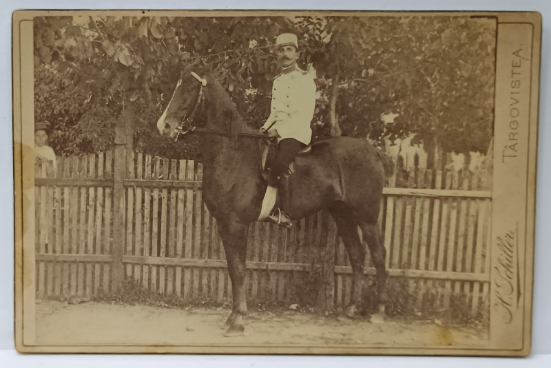 FOTOGRAF H. SCHILLER , TARGOVISTE , OFITER CALARE PE CAL , FOTO CABINET , SFARSITUL SEC. XIX