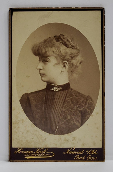 FOTOGRAF HERMAN KOCH , TANARA IN STUDIO , FOTOGRAFIE C.D.V.  CCA . 1900