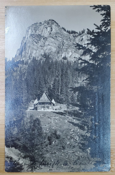 FOTOGRAF J. FISCHER , SIBIU , CASA DE TURISTI LA LACUL GHILCOS ,  FOTOGRAFIE TIP CARTE POSTALA , 1931