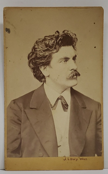 FOTOGRAF J. LOWY , VIENA , TANAR  CU LAVALIERA , FOTOGRAFIE C.D.V. , SFARSITUL SEC. XIX