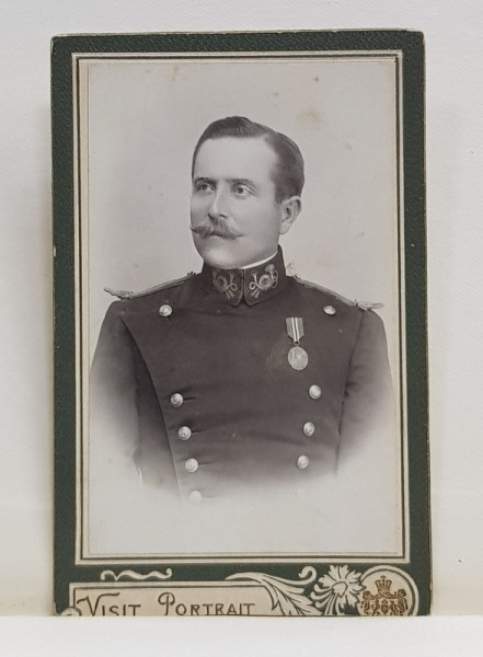 FOTOGRAF JEAN BIELIG , BOTOSANI , OFITER  IN UNIFORMA , CU DECORATIE   , FOTOGRAFIE TIP C.D.V.  , SFARSITUL SEC. XIX