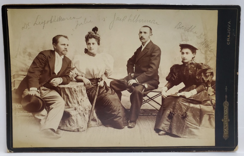 FOTOGRAF KARL HAHN , CRAIOVA , FAMILIILE DR, MARCU si SILBERMAN , POZA DE GRUP  SEZAND  , FOTOGRAFIE CABINET , CCA. 1900