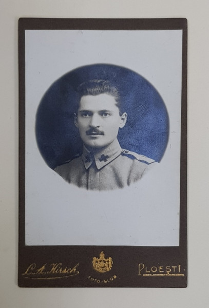 FOTOGRAF L.A HIRSCH , PLOIESTI , MEDIC MILITAR IN CAMPANIA DIN 1916 , FOTOGRAFIE TIP C.D.V.