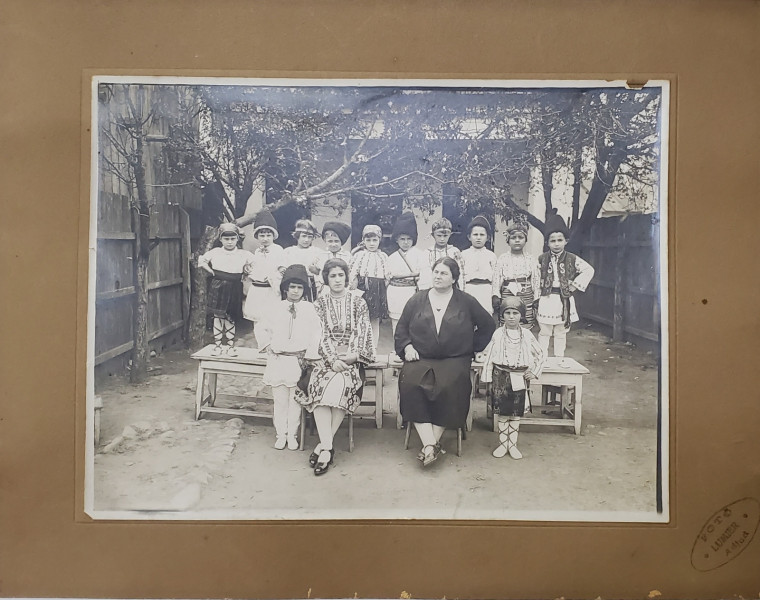 FOTOGRAF LUMIER , ADJUD - PUTNA , COPII SI EDUCATOARE DE LA '' SCOALA GRADINA DE COPII '' , POZA DE GRUP , INTERBELICA