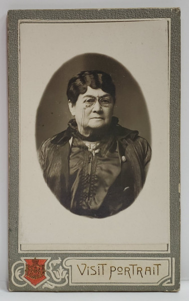 FOTOGRAF MICHEL GOLDSTEIN , BUCURESTI , DOAMNA CU OCHELARI , FOTOGRAFIE C.D.V. , CCA. 1900