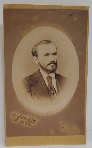 FOTOGRAF NESTOR HECK , IASI , PORTRET DE BARBAT IN MEDALION , FOTOGRAFIE C.D.V. , EMBOSATA , CCA , SFARSITUL SEC. XIX