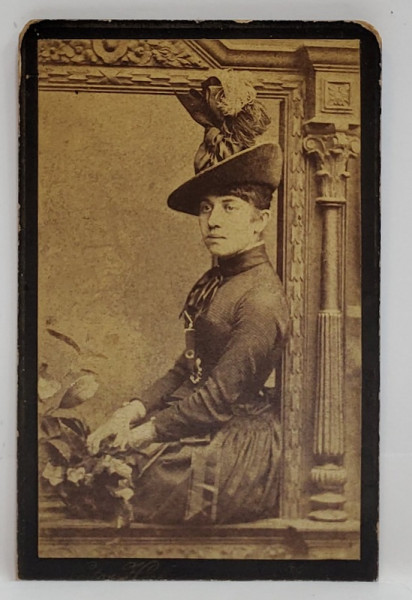 FOTOGRAF NESTOR HECK , IASI , TANARA CU PALARIE , FOTOGRAFIE C.D.V. , SFARSIT DE SECOL XIX