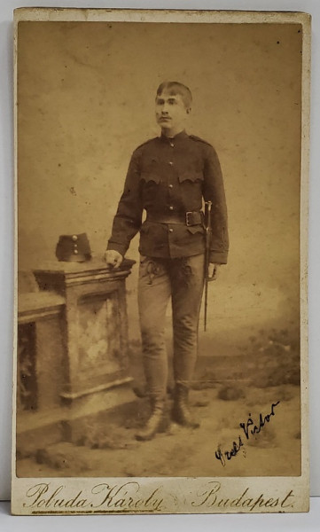 FOTOGRAF POBUDA KAROLY , BUDAPESTA , TANAR IN UNIFORMA , CU BAIONETA , FOTOGRAFIE C.D.V. , 1889