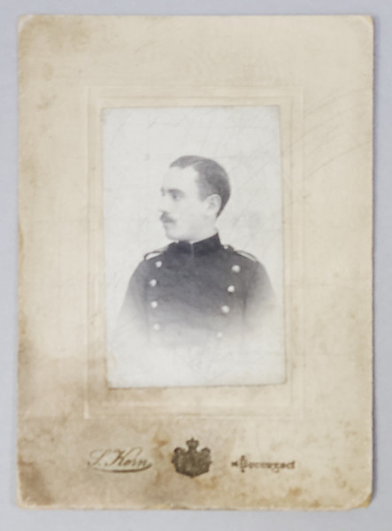 FOTOGRAF S. KORN , BUCURESTI , TANAR IN UNIFORMA MILITARA , FOTOGRAFIE  DATATA  1898