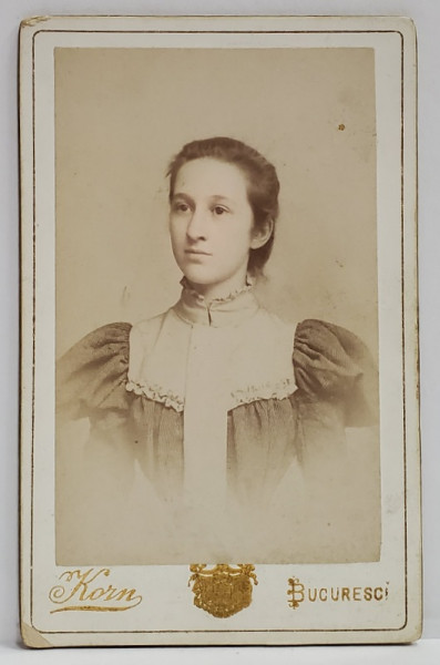 FOTOGRAF S. KORN , BUCURESTI, TANARA  IN STUDIO , FOTOGRAFIE C.D.V. , MAI , 1897