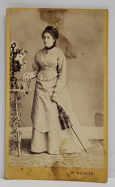 FOTOGRAF WILHELM BETHIER , CRAIOVA , DOAMNA IN STUDIO , A DOUA JUMATATE A  SEC. XIX