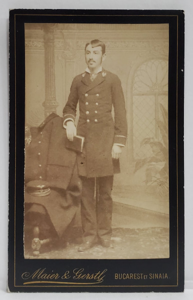 FOTOGRAFI MAIER si GERSTL, BUCURESTI , TANAR IN UNIFORMA CAILOR FERATE ROMANE , FOTOGRAFIE C.D.V. , SFARSITUL SEC, XIX