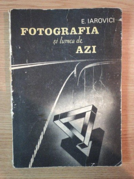 FOTOGRAFIA SI LUMEA DE AZI de E. IAROVICI , 1989