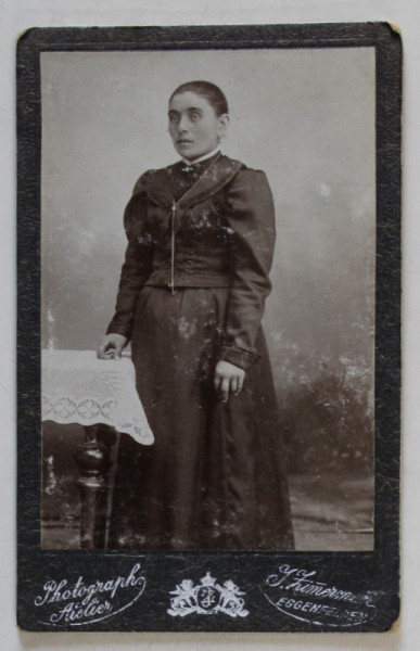 FOTOGRAFIE C.D.V. , STUDIO  J. ZIMERMANN , EGGENFELDEN , DOAMNA CU ROCHIE NEAGRA , CCA. 1900