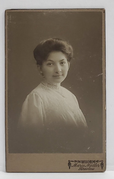 FOTOGRAFIE C.D.V. , STUDIO MARIE MULLER , BRESLAU , TANARA CU COC , CCA. 1900