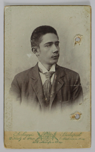 FOTOGRAFIE C.D.V. , STUDIO SZILAGYI , BUDAPEST , TANAR CU CRAVATA , FOTOGRAFIE PENTRU ACT PERSONAL , SFARSITUL SEC. XIX