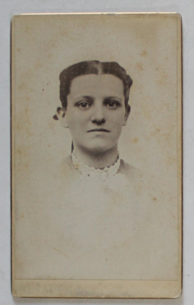 FOTOGRAFIE C.D.V. , STUDIO TENNANT , HAVERHILL , MASS. , TANARA CU GULER ALB , SFARSITUL SEC. XIX