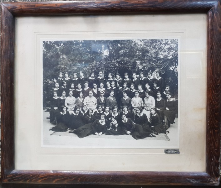 FOTOGRAFIE DE GRUP ABSOLVENTE SCOALA PROFESIONALA CRAIOVA - 1931