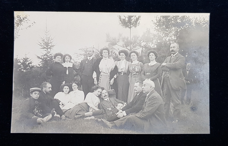 FOTOGRAFIE DE GRUP , BARBATI SI FEMEI , LA BANEASA , FOTOGRAFIE MONOCROMA, DATATA PE VERSO 1910