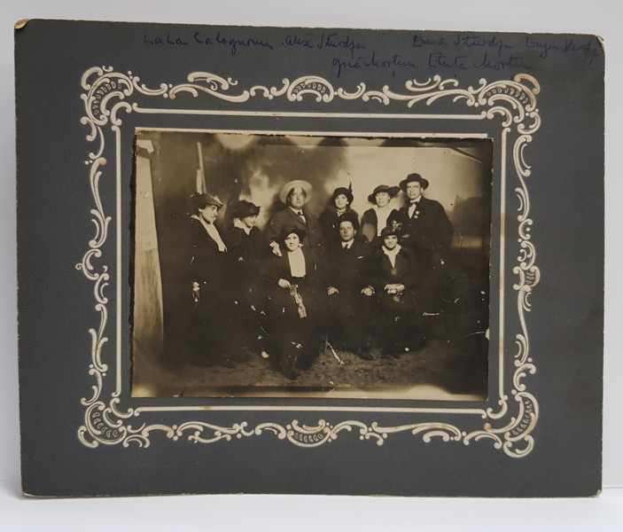 FOTOGRAFIE DE GRUP CU MAI MULTI MEMBRII AI FAMILIEI STURDZA SI ALTII  ( ALEXANDRU , EMMA , EUGEN ) SI SEMNATURILE LOR ORIGINALE  , MONOCROMA, PE CARTON , PERIOADA INTERBELICA