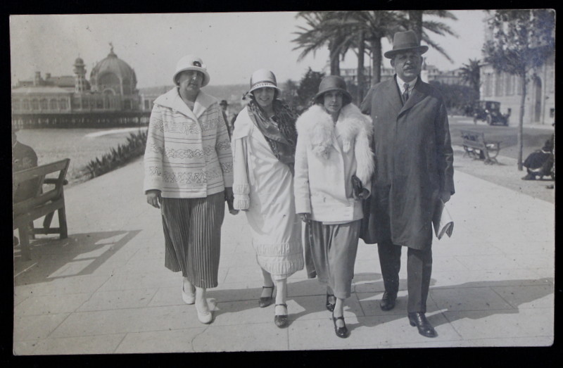 FOTOGRAFIE DE GRUP LA BIARITZ , CARTE POSTALA ILUSTRATA ,MONOCROMA, NECIRCULATA , DATATA 1905