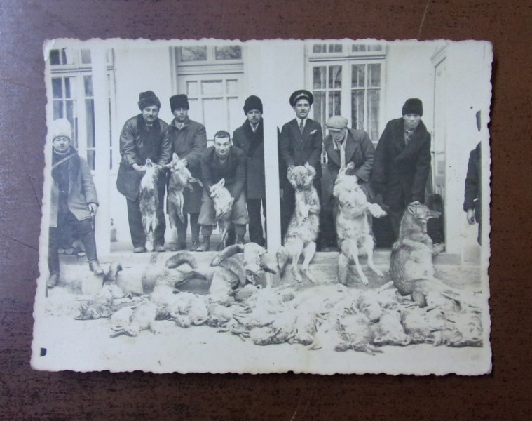 FOTOGRAFIE ORIGINALA INTERBELICA - GRUP DE VANATORI ALATURI DE PRADA LOR - CALARASI