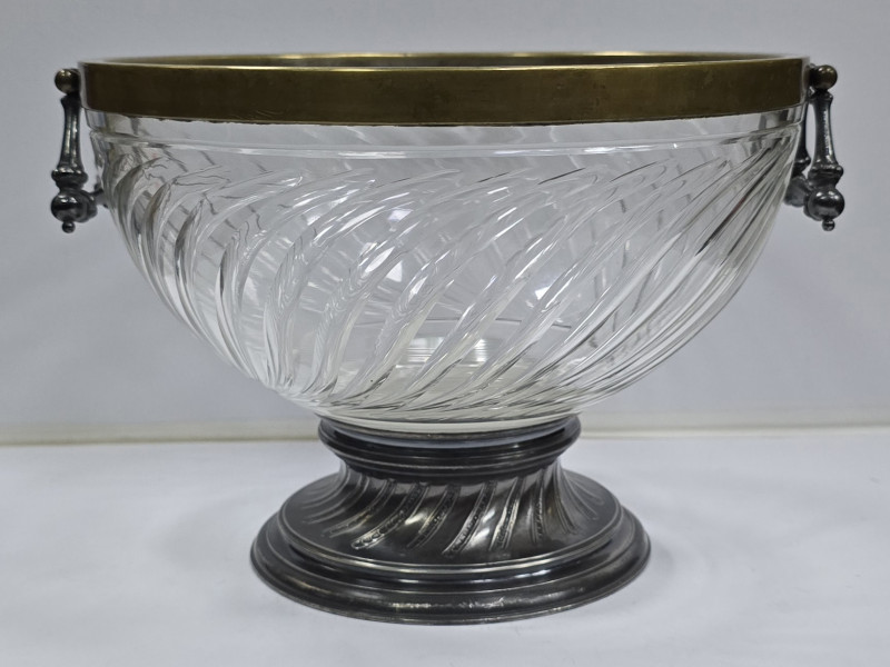 Frapiera cu doua anse din sticla cu montura din alama, Perioada Interbelica