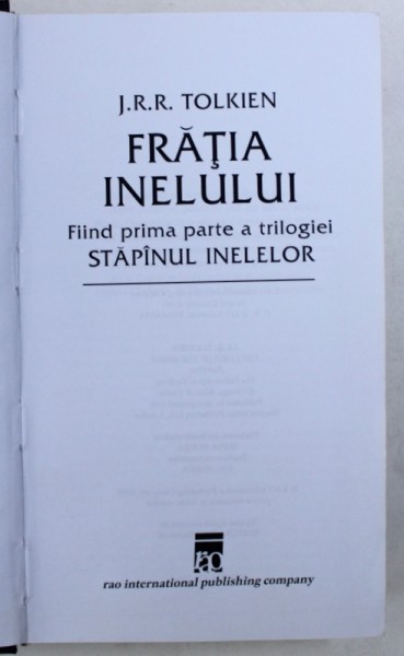 FRATIA INELULUI de J.R.R. TOLKIEN , prima parte a trilogiei " STAPANUL INELELOR " , 2001