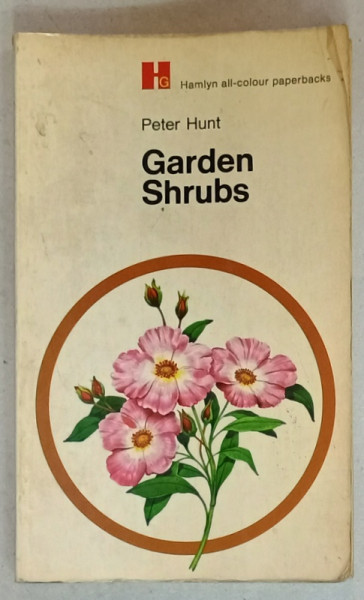 GARDEN SHRUBS by PETER HUNT , illustrated by DESIGN BUREAU , 1969 , PREZINTA URME DE UZURA