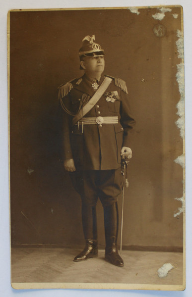 GENERAL ROMAN IN UNIFORMA DE PARADA , FOTOGRAFIE TIP CARTE POSTALA , SEMNATA PE VERSO , MONOCROMA , NECIRCULATA