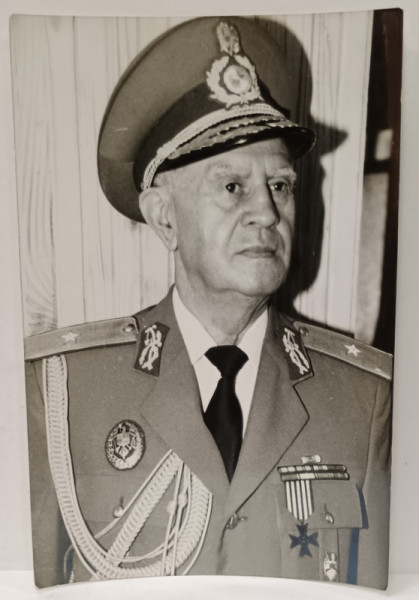 GENERALUL GRIGORE ION , IN UNIFORMA , CU DECORATII SI EGHILETI, FOTOGRAFIE  CU DEDICATIE PE VERSO , 1996