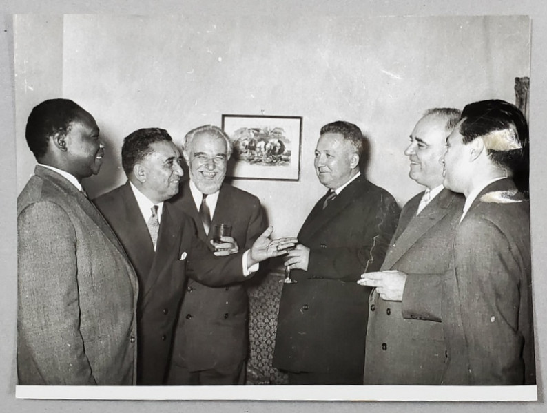 GHEORGHE GHEORGHIU - DEJ SI STEFAN VOITEC , CU O DELEGATIE STRAINA , FOTOGRAFIE DE GRUP , ANII ' 50 - ' 60