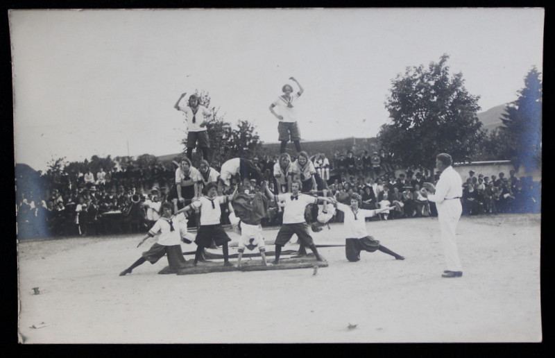 GRUP DE SPORTIVE FACAND  PIRAMIDA , FOTOGRAFIE TIP CARTE POSTALA , MONOCROMA,  NECIRCULATA , PERIOADA INTERBELICA