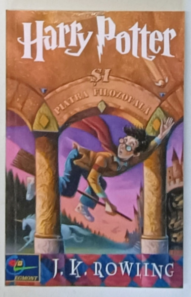 HARRY POTTER SI PIATRA FILOZOFALA de J. K. ROWLING , 2002 *EDITIE BROSATA * PREZINTA HALOURI DE APA