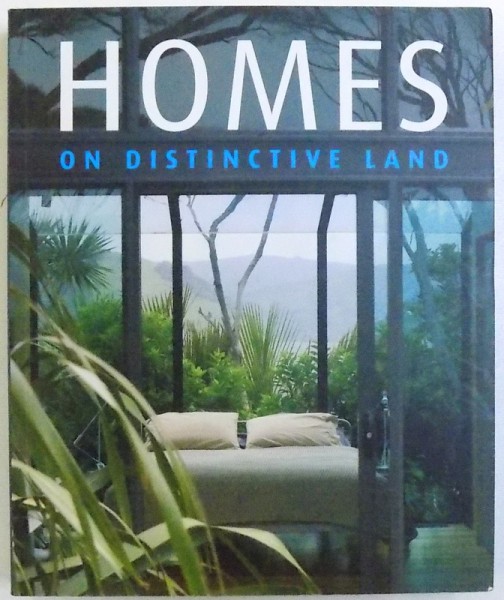 HOMES ON DICTINSTIVE LAND by CRISTINA PAREDES BENITEZ , 2007
