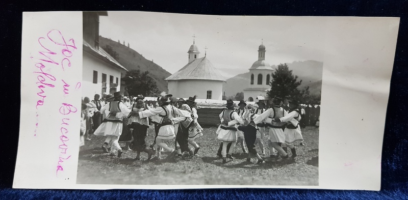 HORA IN BUCOVINA , MOLDOVA , FOTOGRAFIE MONOCROMA, PE HARTIE LUCIOASA , PERIOADA INTERBELICA