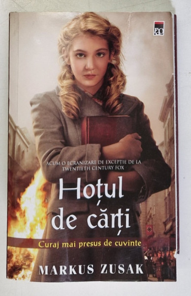 HOTUL DE CARTI , CURAJ MAI PRESUS DE CUVINTE de MARKUS ZUSAK , cu ilustratii de TRUDY WHITE , 2014 *EDITIE BROSATA , * MICI DEFECTE