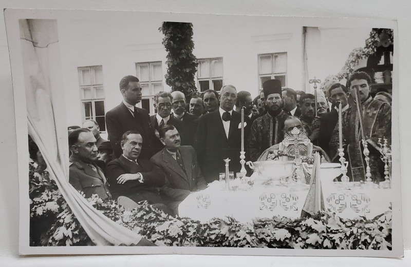 IASI , PREOTI SI OFICIALITATI LA DEZVELIREA BUSTURILOR LUI TITU MAIORESCU si GH. GHIBANESCU , FOTOGRAFIE TIP CARTE POSTALA , 29 MAI 1938