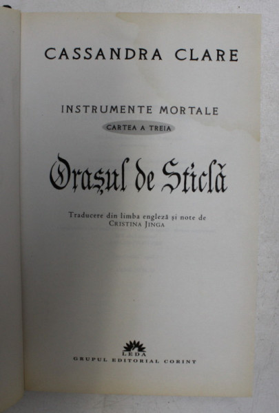 INSTRUMENTE MORTALE , ORASUL DE STICLA de CASSANDRA CLARE, 2009