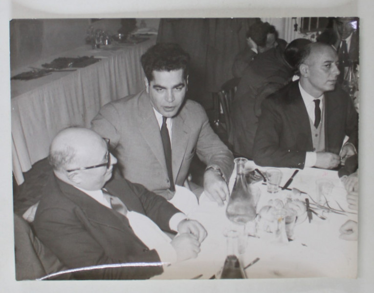 JACQUES DUCLOS DISCUTAND LA MASA , CONGRESUL AL VIII - LEA AL P.C.I. , ROMA , FOTOGRAFIE DE PRESA , 1956