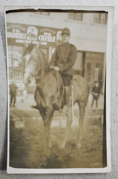 JANDARM ROMAN , CALARE PE CAL , FOTOGRAFIE TIP CARTE POSTALA , INTERBELICA